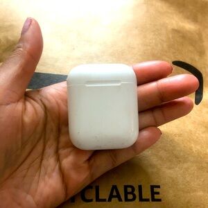 Apple authentic White Wireless Earbuds Case for gen 1&2